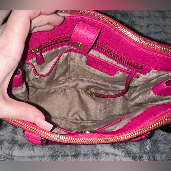 NWOT Michael Kors “Sutton” Saffiano Satchel - Picture 4 of 6